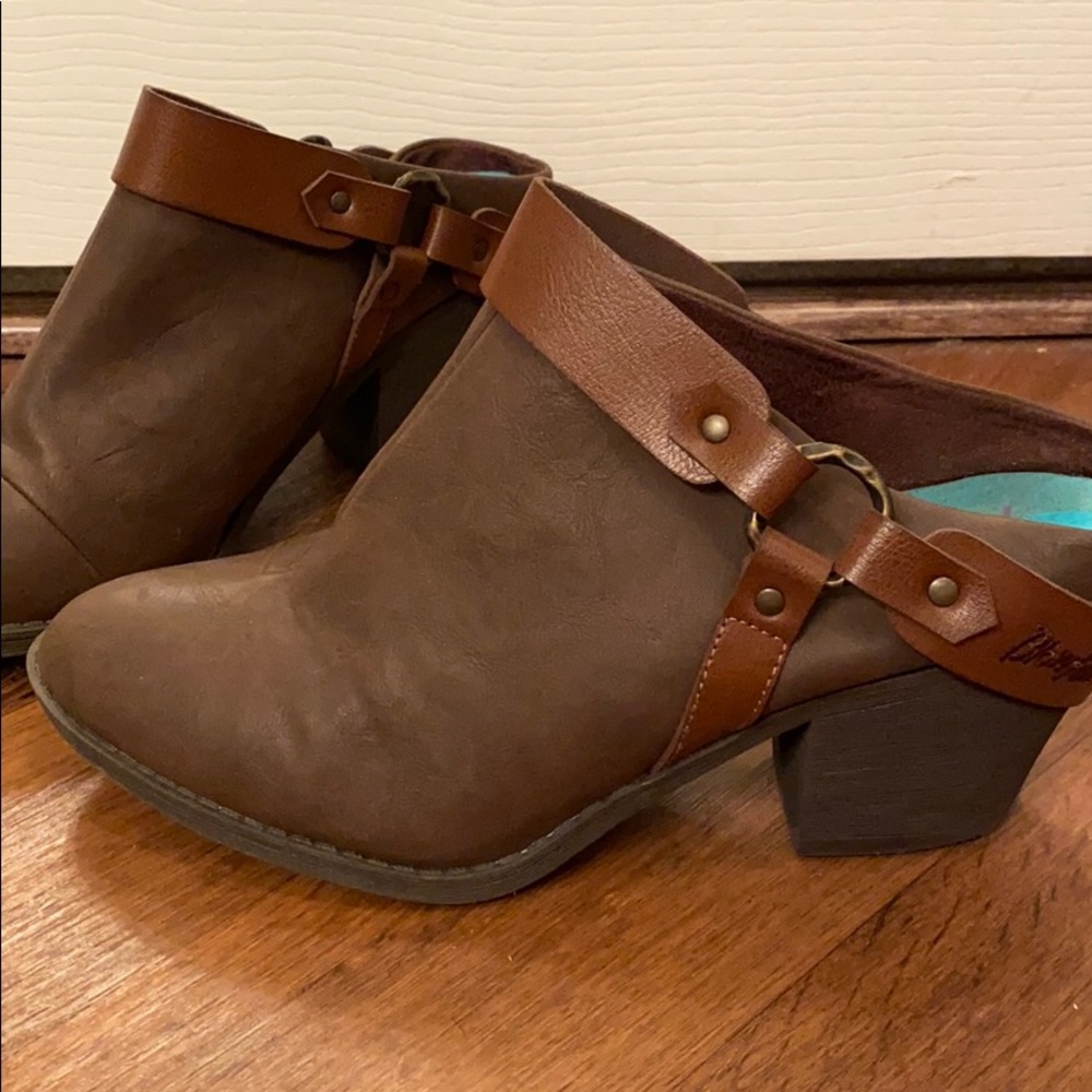 Clogs - Picture 2 of 2